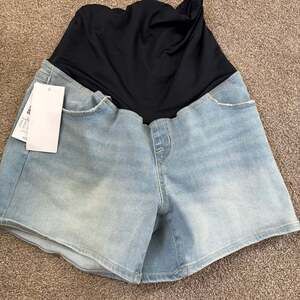 Isabel Maternity by Ingrid & Isabel Crossover Panel Midi Maternity Jean Shorts